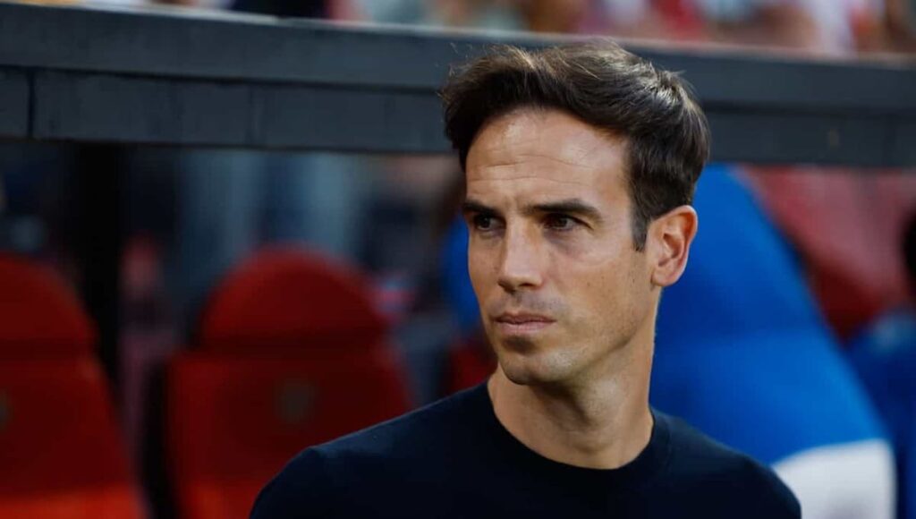 Íñigo Pérez visualizando el partido