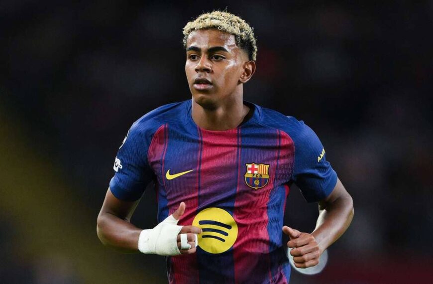 Lamine Yamal vistiendo la camiseta del FC Barcelona