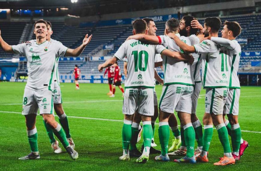 El Racing en su partido frente al Mirandés