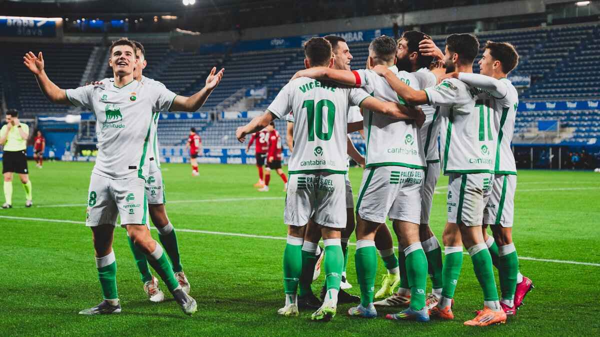 El Racing en su partido frente al Mirandés