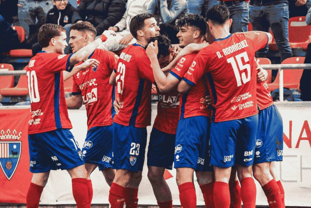 El Teruel gana y el Tarazona empata