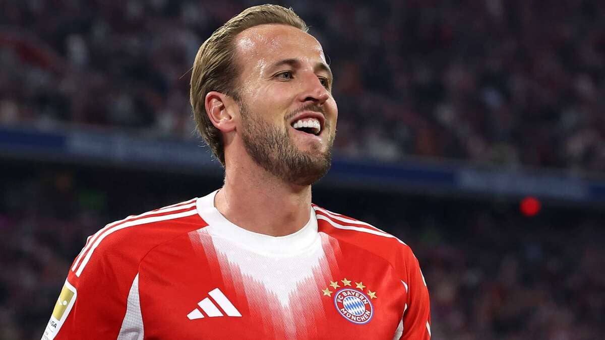 Harry Kane, con la camiseta del Bayern, sonríe confiado
