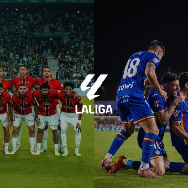 A la izquierda, los jugadores del Mallorca posando, y a la derecha, los jugadores del Getafe celebrando un gol