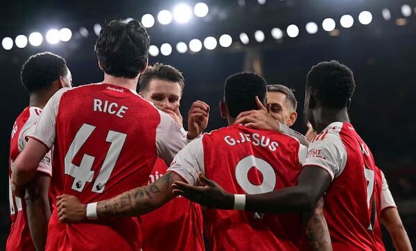 Jugadores del Arsenal celebrando el 2-1