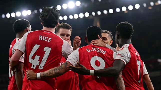 Jugadores del Arsenal celebrando el 2-1