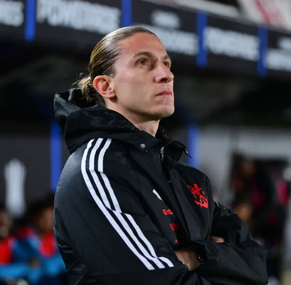 Filipe Luis renueva con Flamengo hasta 2027