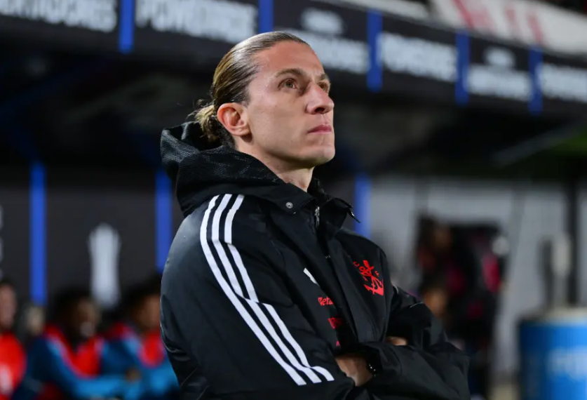 Filipe Luis renueva con Flamengo hasta 2027