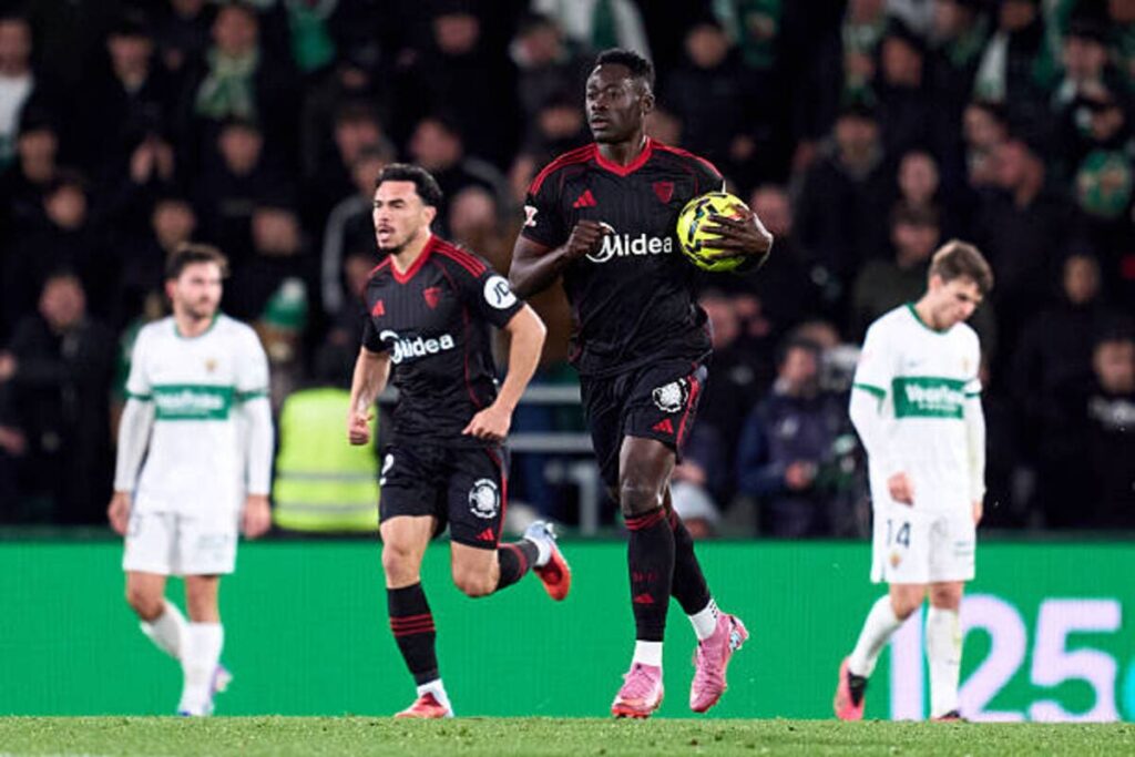 Elche CF 2-2 Sevilla FC: Akor Adams salva al Sevilla de la catástrofe