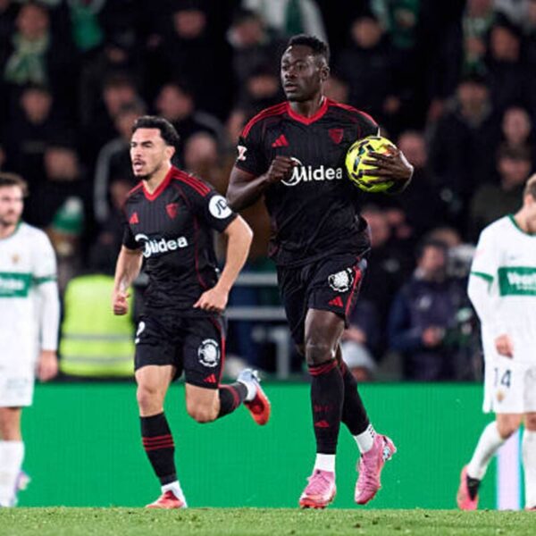 Elche CF 2-2 Sevilla FC: Akor Adams salva al Sevilla de la catástrofe