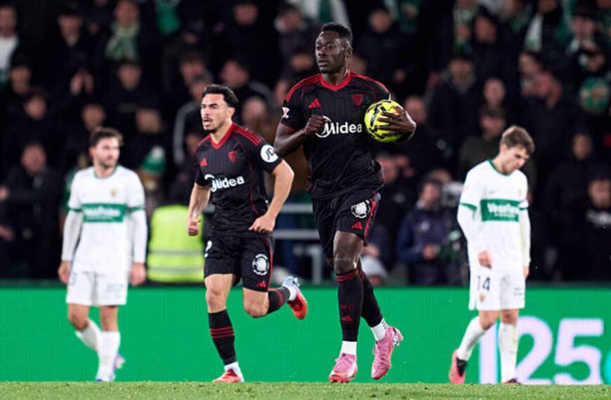 Elche CF 2-2 Sevilla FC: Akor Adams salva al Sevilla de la catástrofe