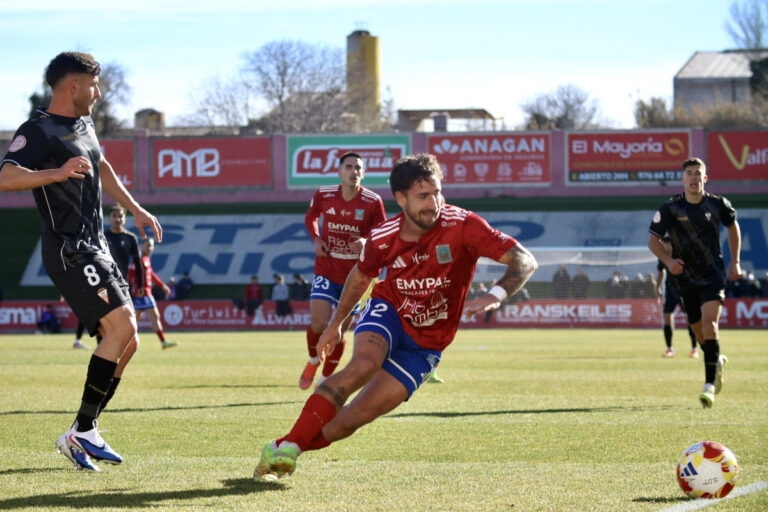 El Teruel logró una milagrosa victoria, mientras que el Tarazona empató