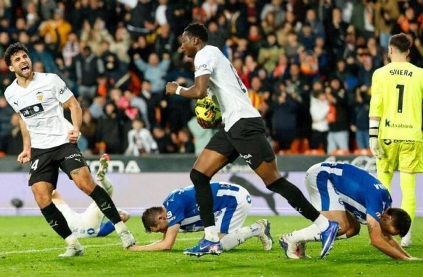 Cinco cuestiones abiertas en el Alavés tras caer ante el Valencia