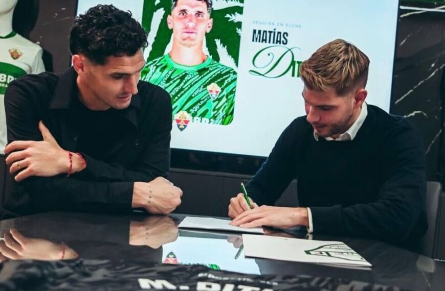 El zamora del Elche CF, Matías Dituro, renueva con el club hasta 2027.