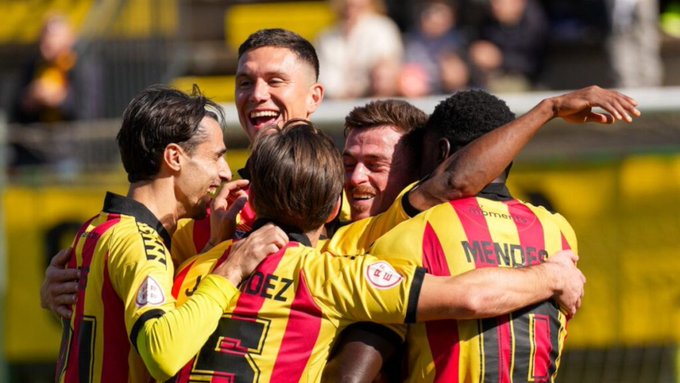 Sant Andreu 2-0 Atlético Baleares: El líder vence y acaricia el ascenso