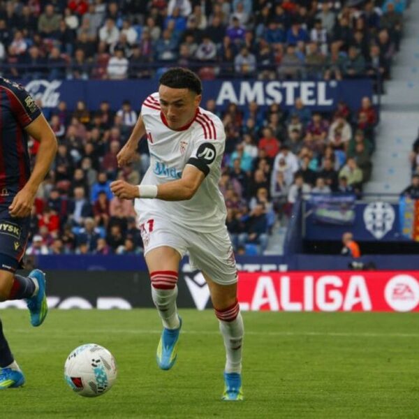 Levante UD 2-0 Sevilla FC: El Sevilla juega con fuego