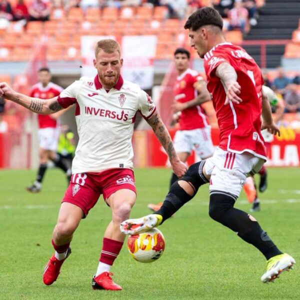 Nàstic de Tarragona 2-1 Real Murcia: El Nàstic da un golpe sobre la mesa