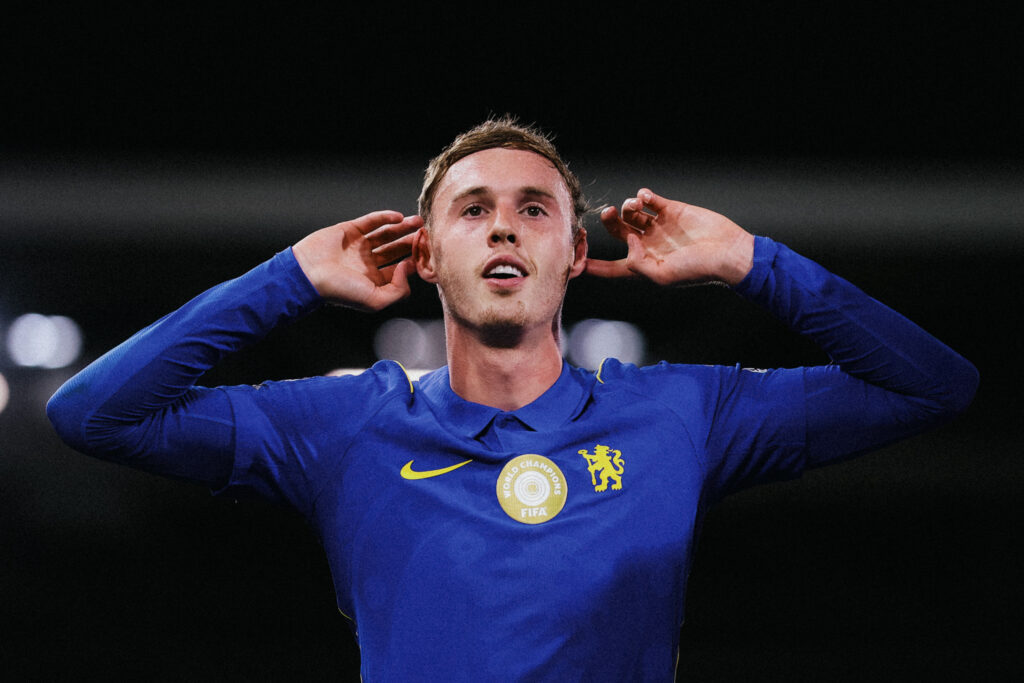 Cole Palmer celebrando su gol ante el Fulham
