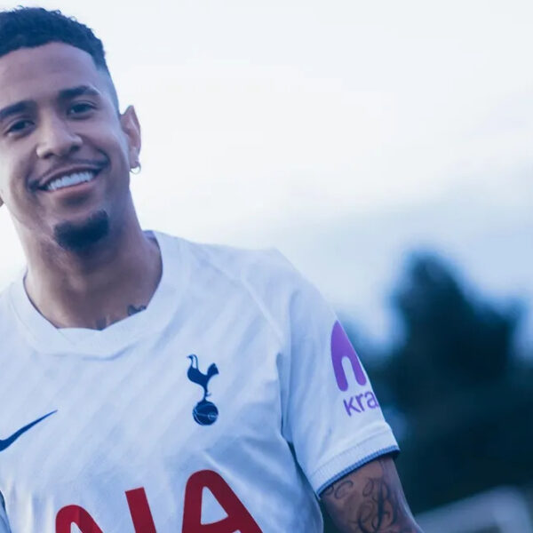 Savio con la camiseta del Tottenham