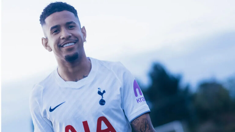 Savio con la camiseta del Tottenham