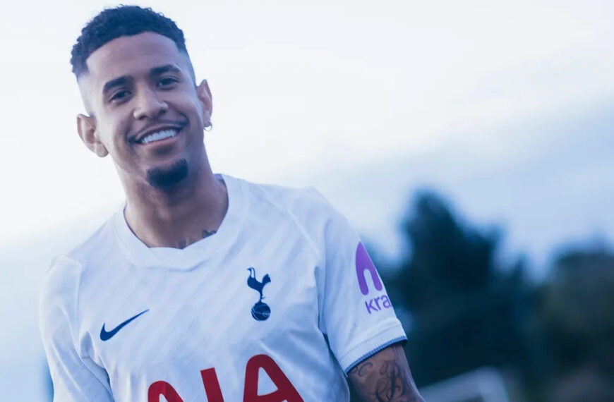 Savio con la camiseta del Tottenham