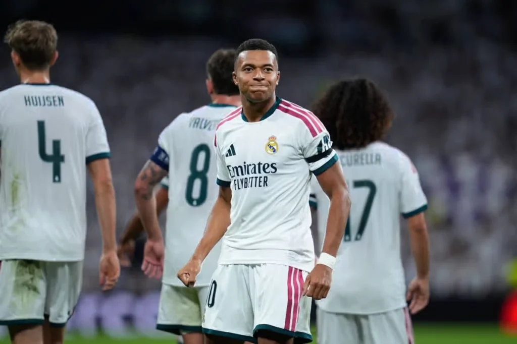 Kylian Mbappé celebra un gol con el Real Madrid