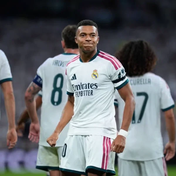 Kylian Mbappé celebra un gol con el Real Madrid