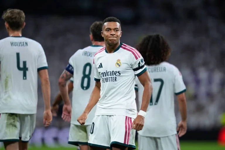 Kylian Mbappé celebra un gol con el Real Madrid