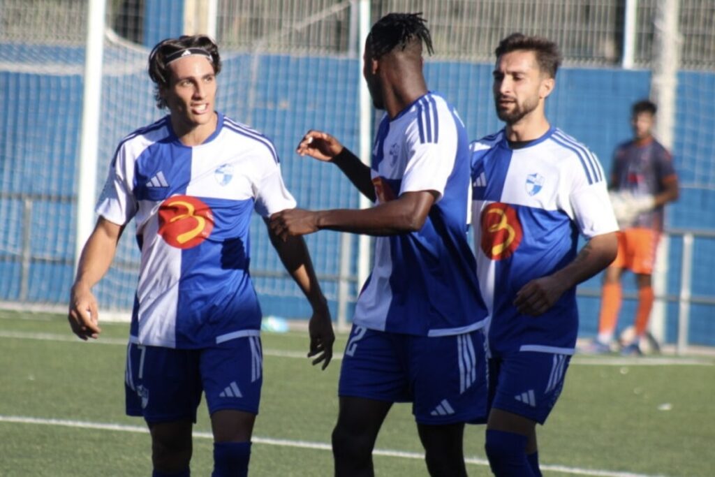 Jugadores del Ebro celebrando un gol