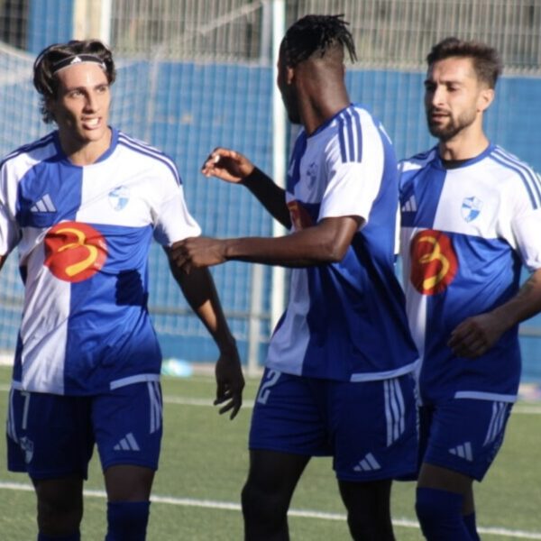 Jugadores del Ebro celebrando un gol