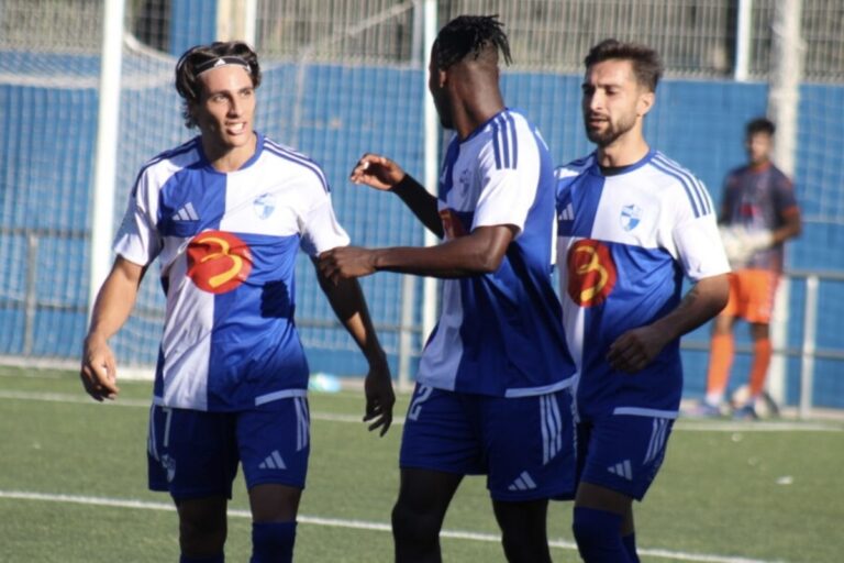 Jugadores del Ebro celebrando un gol